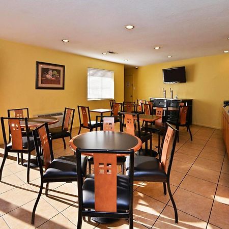 Xecutive Inn And Suites Center Buitenkant foto